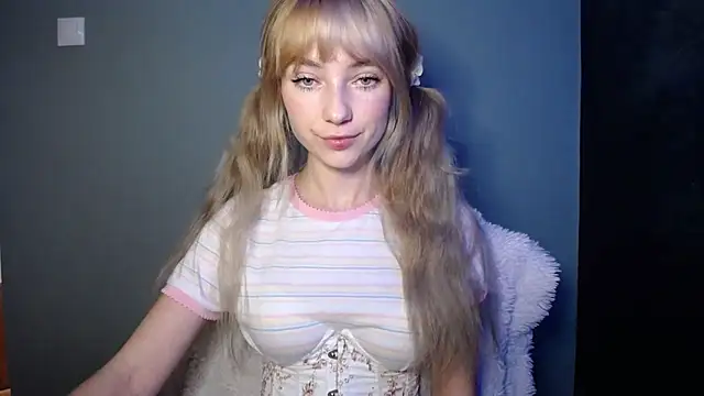 LuciaYoung online show from 11/05/25, 07:33