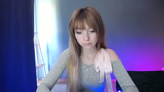 Snapshot of LuciaYoung chatting on 03/19/25, 01:29 LuciaYoung online show from 03/19/25, 01:29