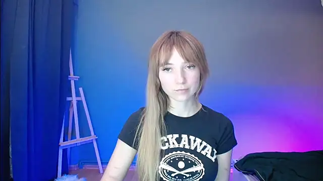 Snapshot of LuciaYoung chatting on 03/07/25, 10:32 LuciaYoung online show from 03/07/25, 10:32