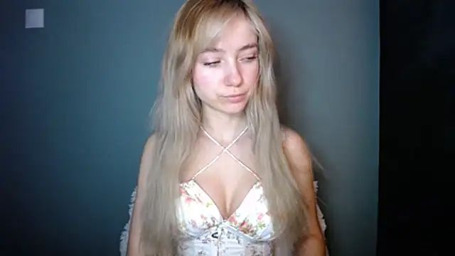 LuciaYoung online show from 12/14/25, 07:36