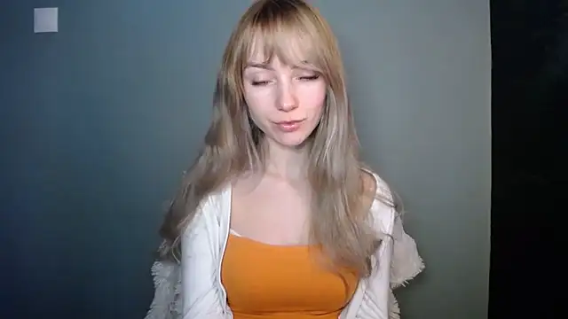 LuciaYoung online show from 01/12/26, 07:37