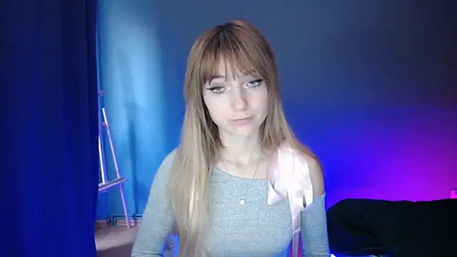 Snapshot of LuciaYoung chatting on 03/19/25, 04:34 LuciaYoung online show from 03/19/25, 04:34
