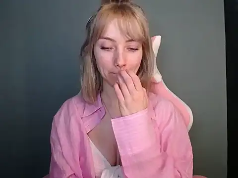 LuciaYoung online show from 04/01/26, 06:59