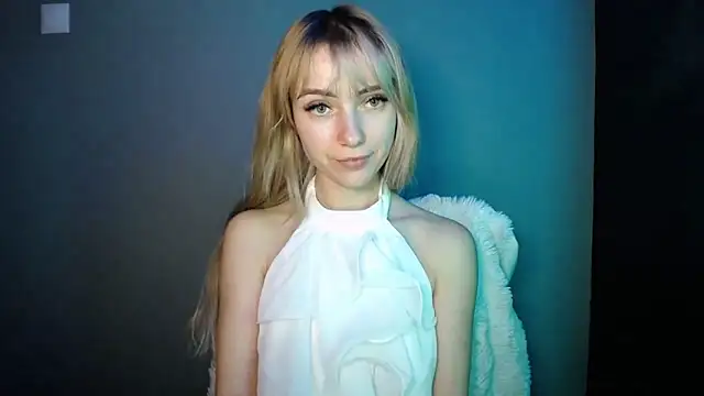 LuciaYoung online show from 12/22/25, 07:47