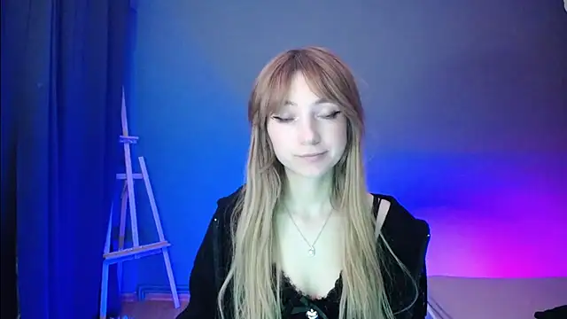 Snapshot of LuciaYoung chatting on 03/08/25, 10:24 LuciaYoung online show from 03/08/25, 10:24