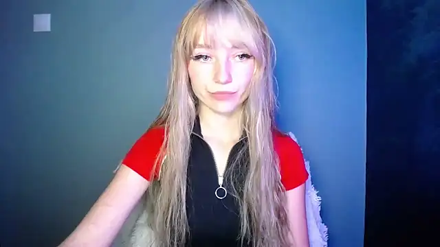 Snapshot of LuciaYoung chatting on 09/14/25, 06:52 LuciaYoung online show from 09/14/25, 06:52