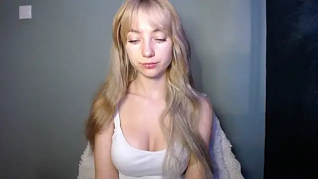 LuciaYoung online show from 11/07/25, 07:35