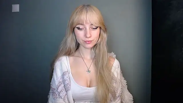 LuciaYoung online show from 11/18/25, 07:39