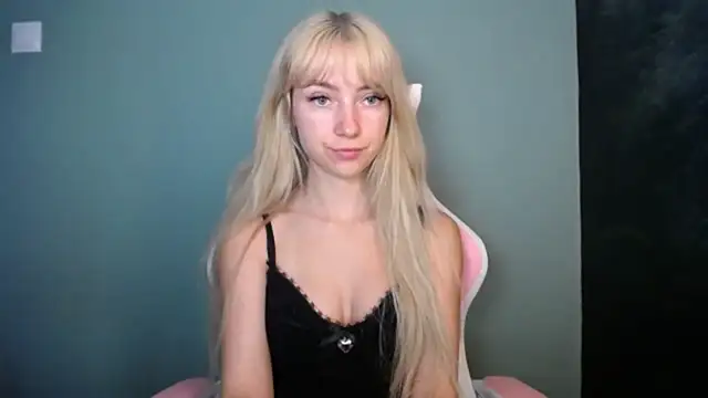 LuciaYoung online show from 06/02/26, 06:57