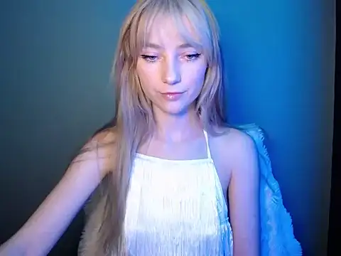 LuciaYoung online show from 11/28/25, 01:11