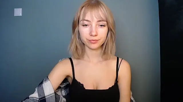 LuciaYoung online show from 02/15/26, 01:21