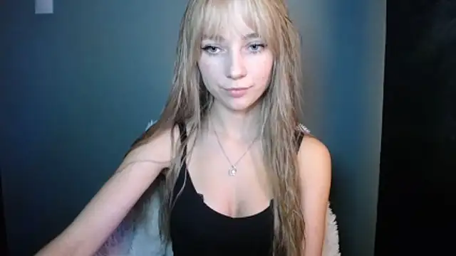 LuciaYoung online show from 10/24/25, 06:51