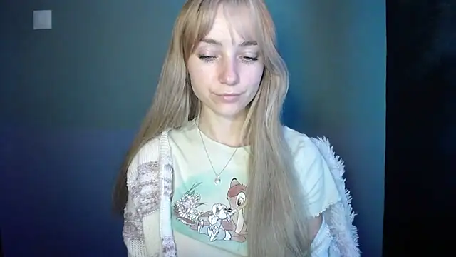 Snapshot of LuciaYoung chatting on 09/29/25, 06:35 LuciaYoung online show from 09/29/25, 06:35
