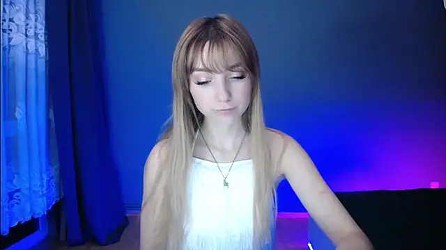 Snapshot of LuciaYoung chatting on 03/01/25, 07:26 LuciaYoung online show from 03/01/25, 07:26