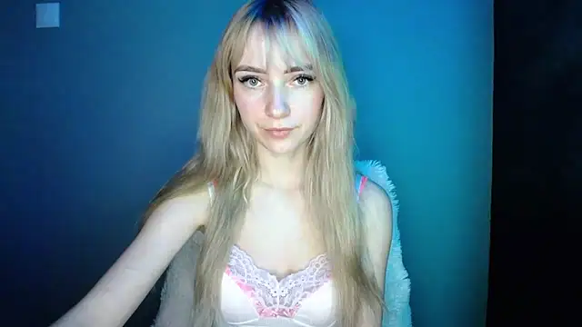 LuciaYoung online show from 12/22/25, 07:41