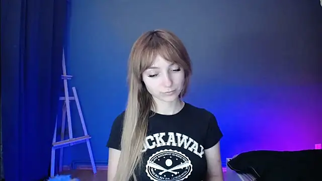 Snapshot of LuciaYoung chatting on 03/07/25, 07:27 LuciaYoung online show from 03/07/25, 07:27