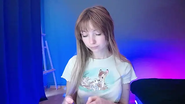 Snapshot of LuciaYoung chatting on 03/12/25, 04:24 LuciaYoung online show from 03/12/25, 04:24