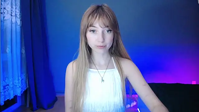 Snapshot of LuciaYoung chatting on 03/01/25, 10:31 LuciaYoung online show from 03/01/25, 10:31