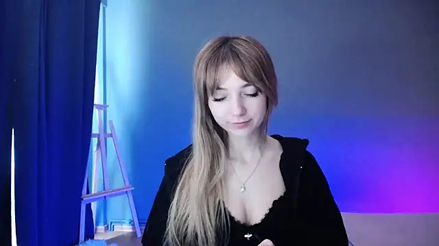 Snapshot of LuciaYoung chatting on 03/08/25, 06:32 LuciaYoung online show from 03/08/25, 06:32