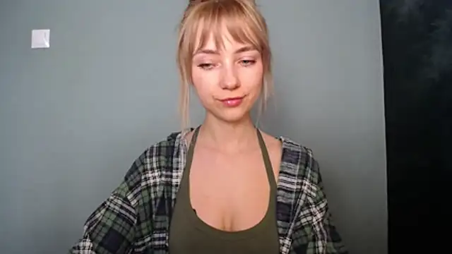 LuciaYoung online show from 03/12/26, 07:45