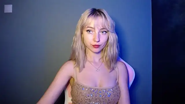 Snapshot of LuciaYoung chatting on 07/05/26, 06:15 LuciaYoung online show from 07/05/26, 06:15