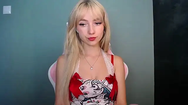 LuciaYoung online show from 06/04/26, 12:10