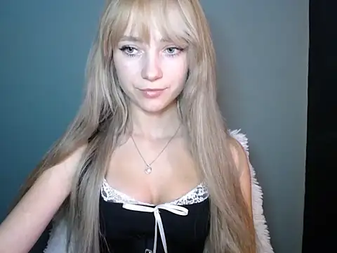 LuciaYoung online show from 10/29/25, 07:35