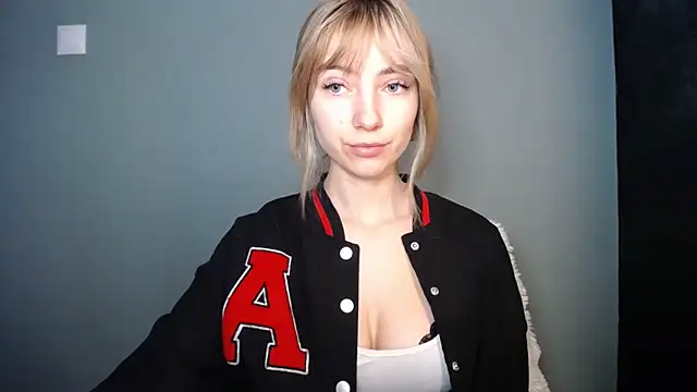 LuciaYoung online show from 02/12/26, 07:41