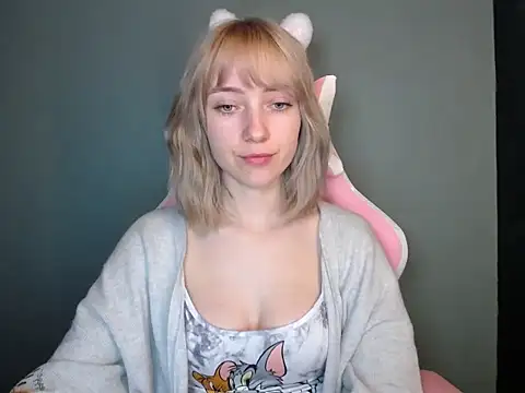 LuciaYoung online show from 04/07/26, 06:10