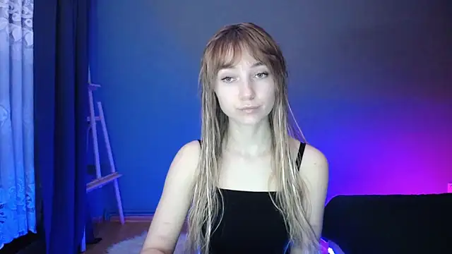 Snapshot of LuciaYoung chatting on 03/17/25, 10:29 LuciaYoung online show from 03/17/25, 10:29