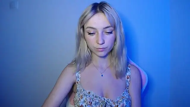 Snapshot of LuciaYoung chatting on 07/16/26, 06:16 LuciaYoung online show from 07/16/26, 06:16