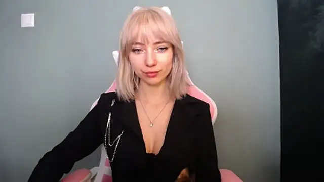 LuciaYoung online show from 03/21/26, 07:53