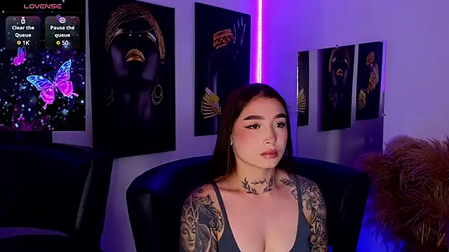  brenna hanson online show from 11/29/25, 07:03