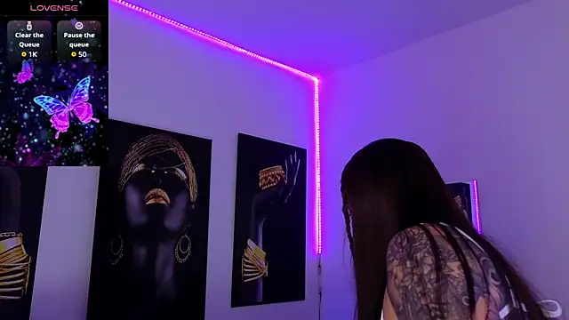  brenna hanson online show from 10/25/25, 07:36