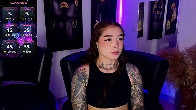  brenna hanson online show from 11/22/25, 07:02