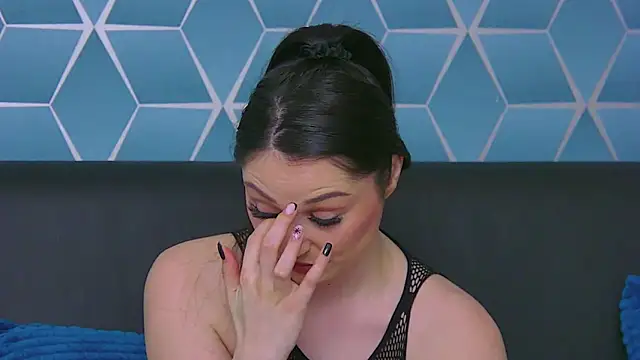 KassieWeins online show from 12/17/25, 07:52