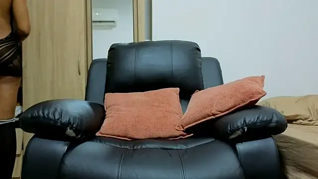 Issa Km  online show from 01/07/26, 11:54