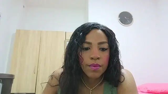 Issa Km  online show from 03/10/26, 12:03