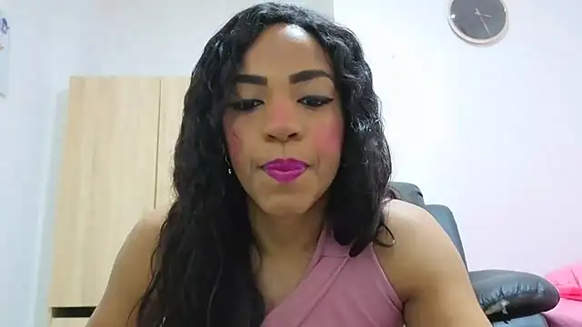 Issa Km  online show from 03/12/26, 12:05