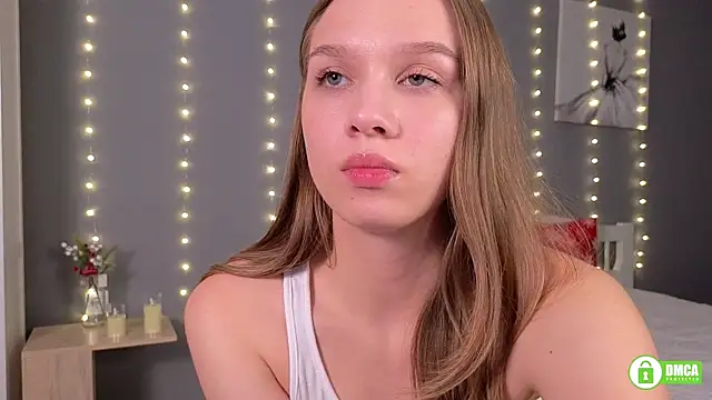 Snapshot of CutieBeauty chatting on 12/16/24, 01:32 CutieBeauty online show from 12/16/24, 01:32