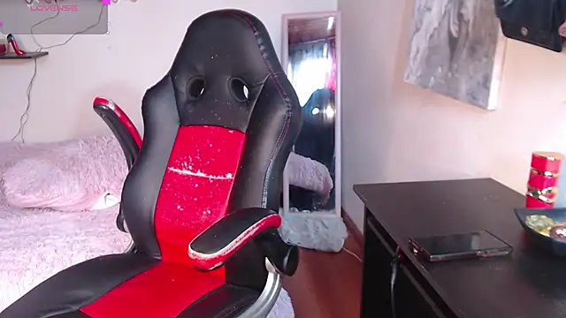 MissDennise online show from 10/24/25, 05:23