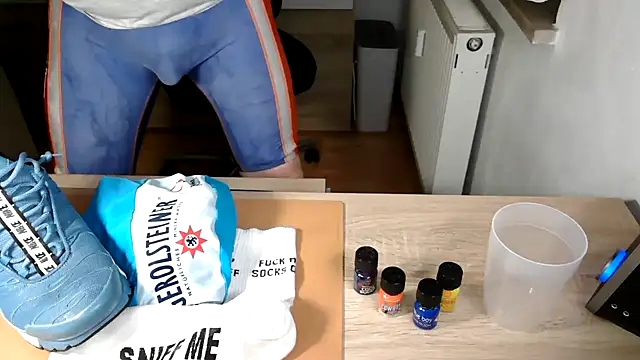 lycrasneakerxh online show from 04/13/26, 09:30