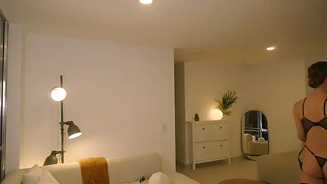 Ms Sammy online show from 10/28/25, 01:17