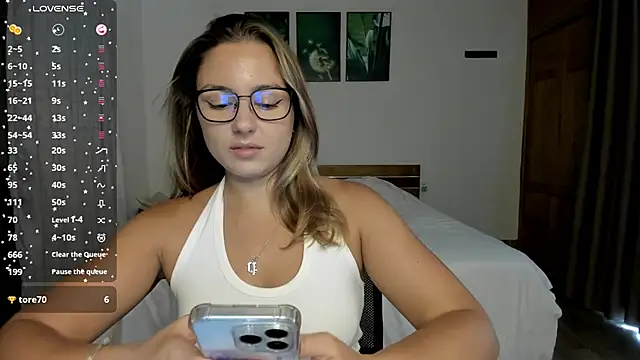 ThreeshaWhite online show from 05/14/26, 05:37