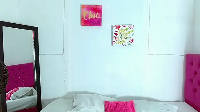 Snapshot of colombianmilf_ chatting on 01/13/25, 09:52 colombianmilf online show from 01/13/25, 09:52