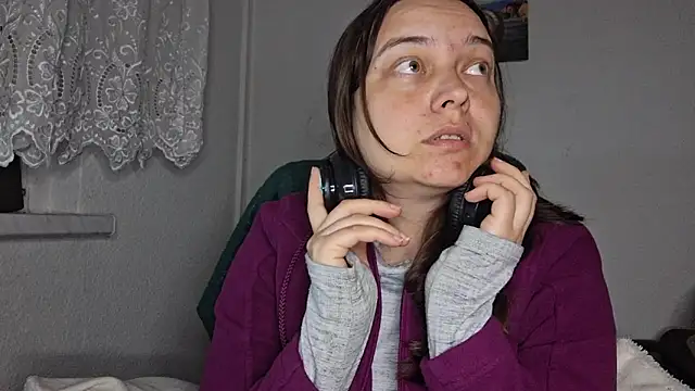 Snapshot of Cyndee_Winter chatting on 04/22/26, 07:42 Cyndee Winter online show from 04/22/26, 07:42