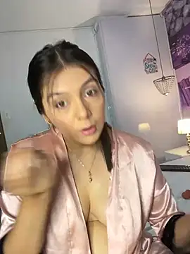 Snapshot of SamaraLincolnn chatting on 05/07/26, 05:27 SamaraLincolnn online show from 05/07/26, 05:27
