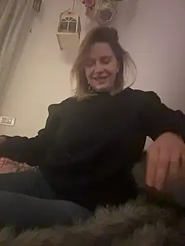 JulietteVolpeWyorika online show from 12/01/25, 07:15