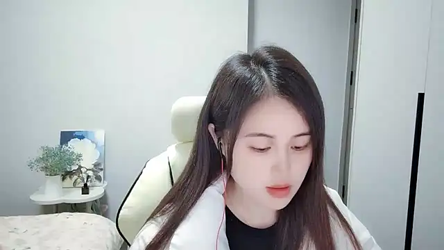 Snapshot of Wofeifei-baby chatting on 02/26/25, 04:05 Wofeifei-baby online show from 02/26/25, 04:05