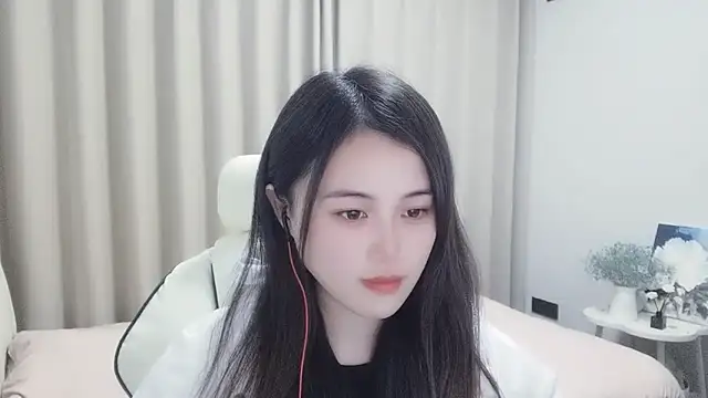 Snapshot of Wofeifei-baby chatting on 12/28/24, 03:59 Wofeifei-baby online show from 12/28/24, 03:59
